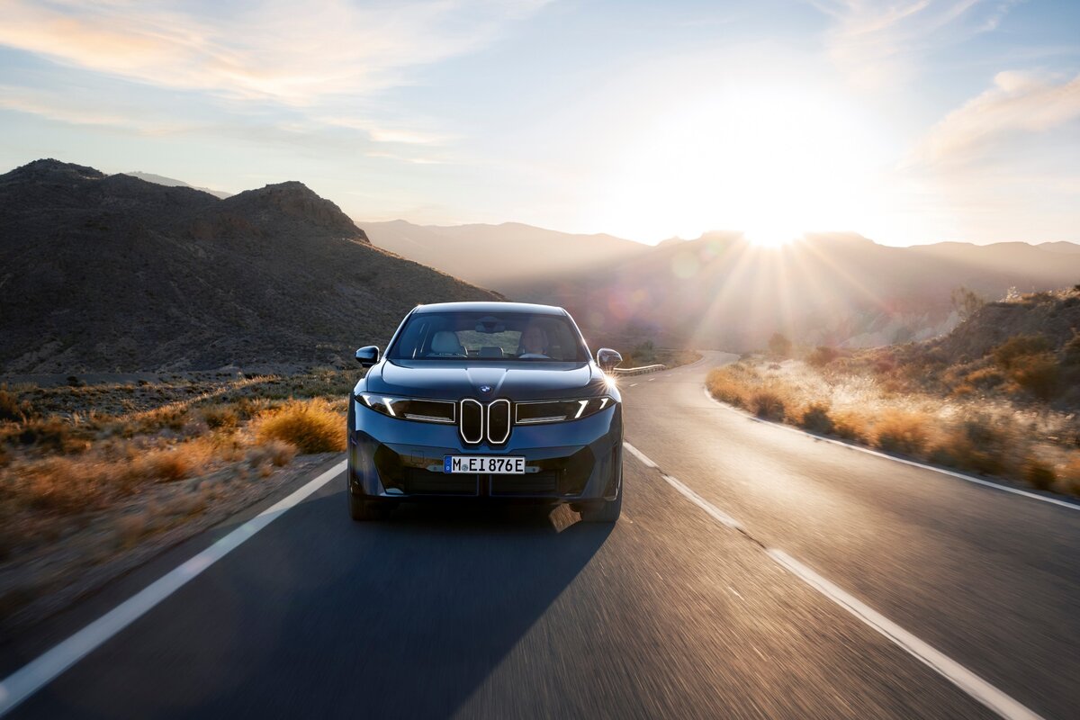 P90615614_lowRes_the-new-bmw-ix3-50-x.jpg