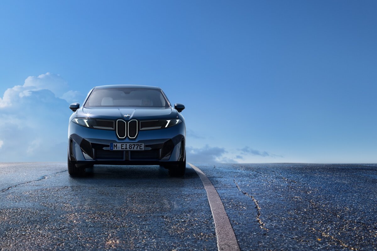 P90615623_lowRes_the-new-bmw-ix3-50-x.jpg