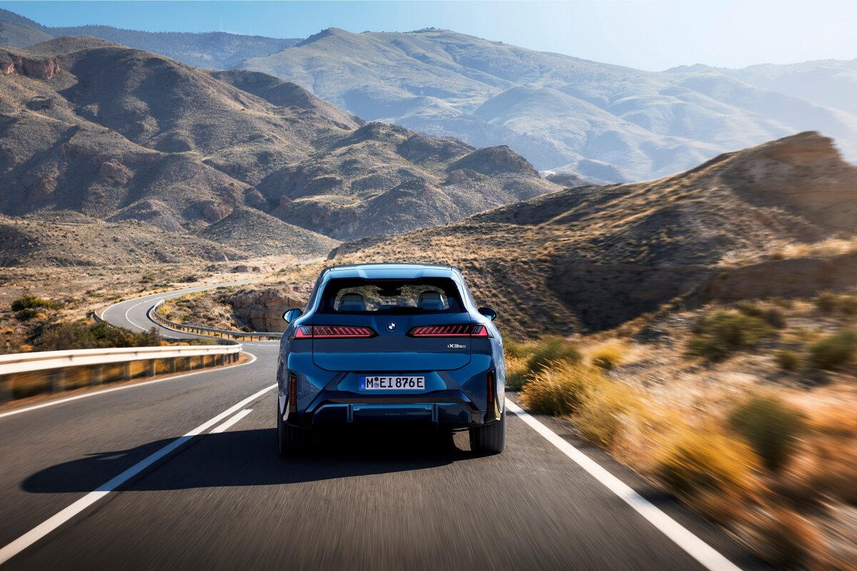 P90615619_lowRes_the-new-bmw-ix3-50-x.jpg