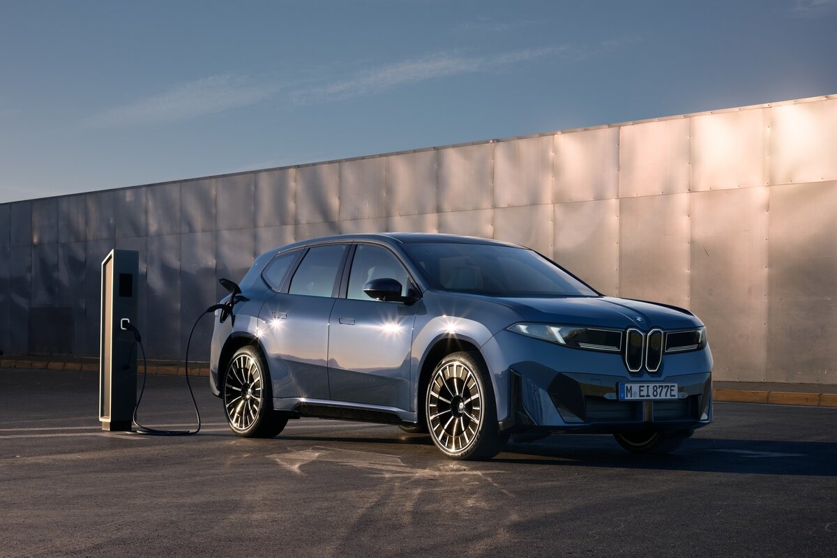 P90615624_lowRes_the-new-bmw-ix3-50-x.jpg