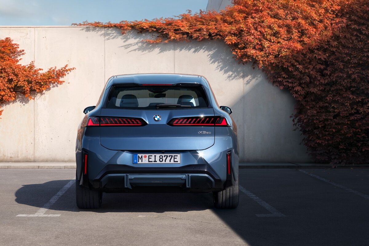 P90615627_lowRes_the-new-bmw-ix3-50-x.jpg