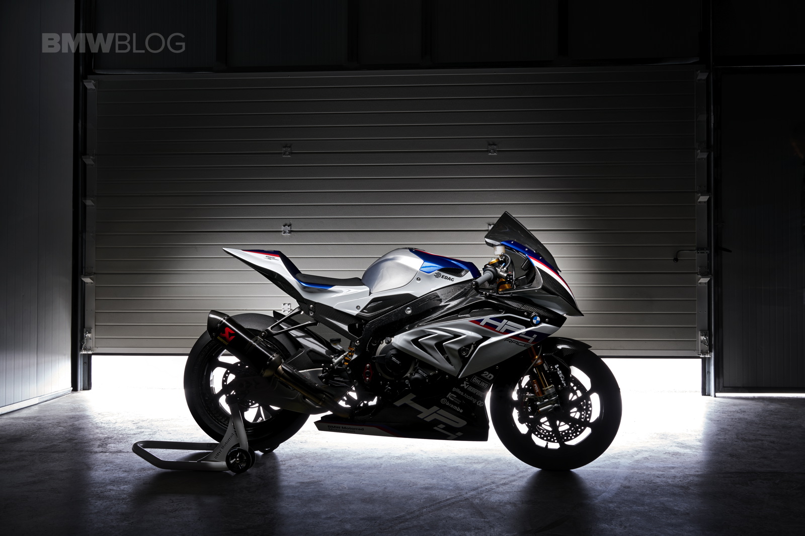 2017-BMW-HP4-12.jpg