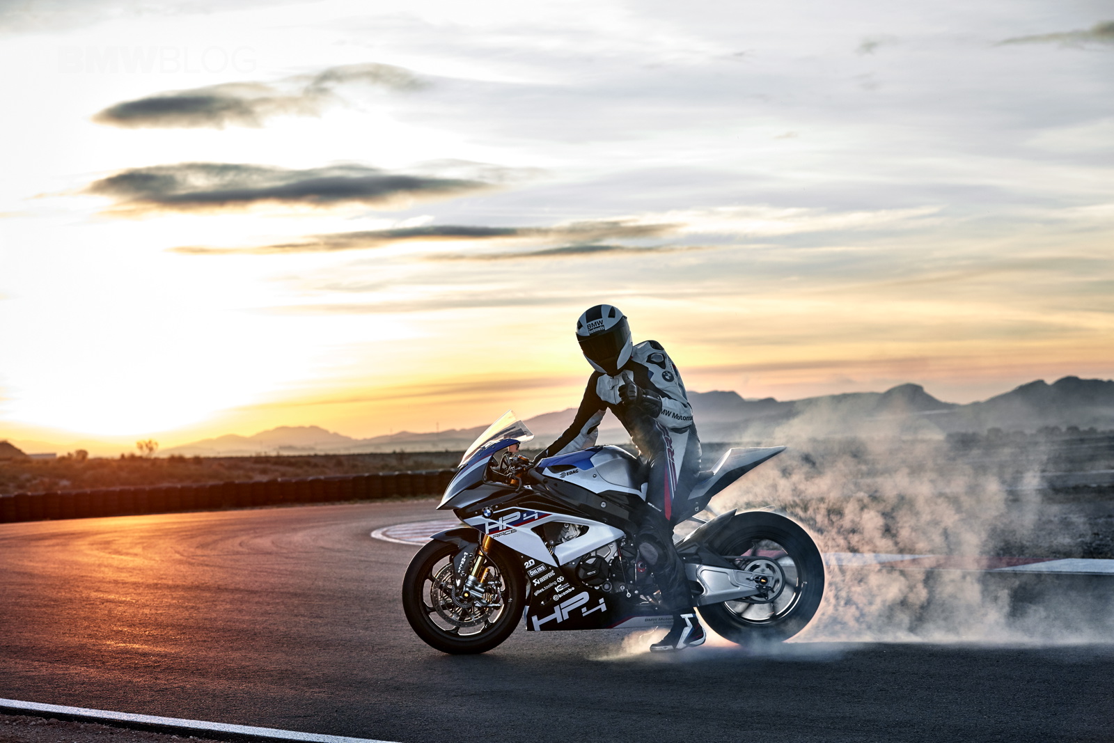 2017-BMW-HP4-06.jpg