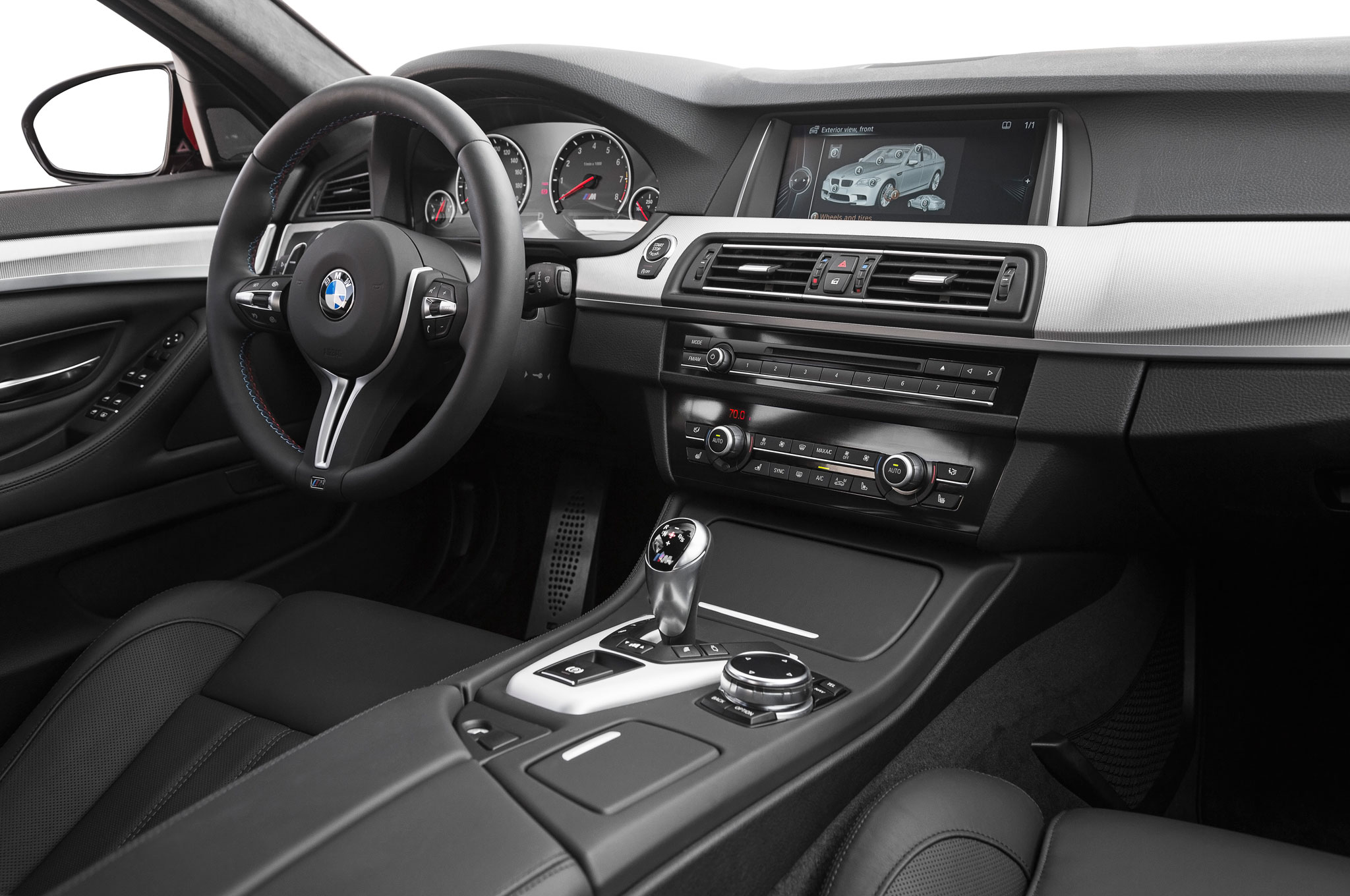 2014-BMW-M5-interior.jpg