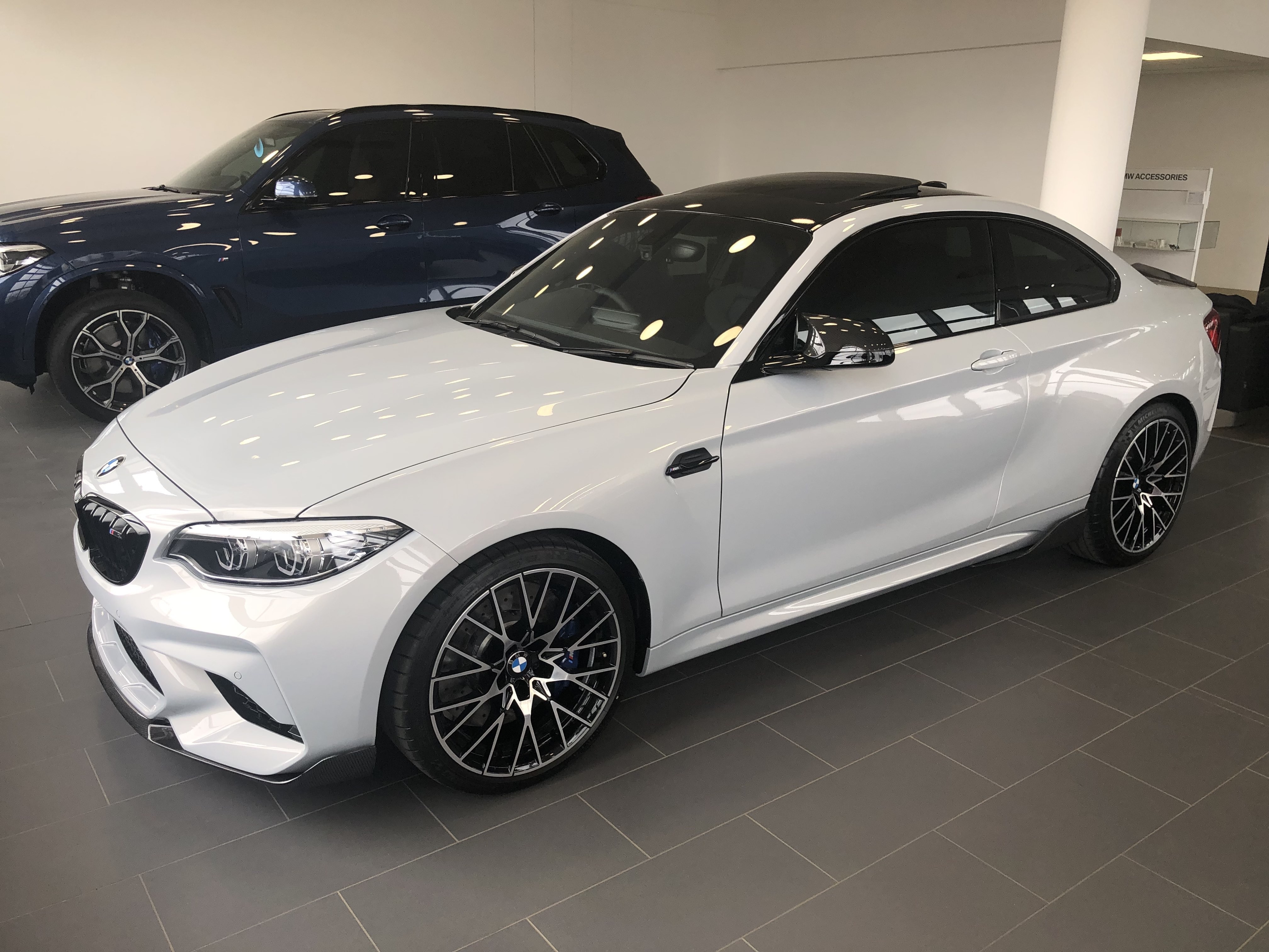 dealer front_712353744.jpg