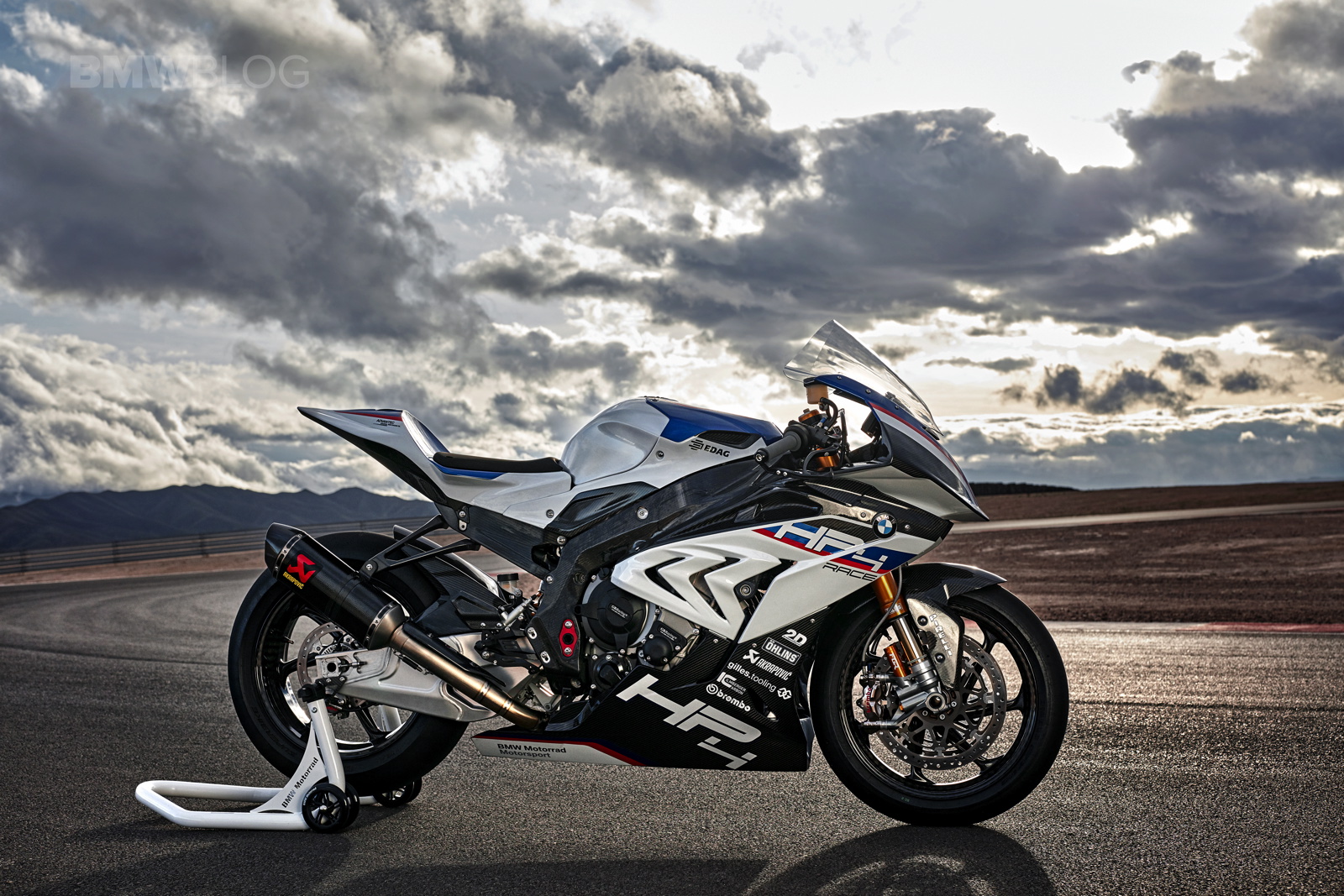 2017-BMW-HP4-16.jpg