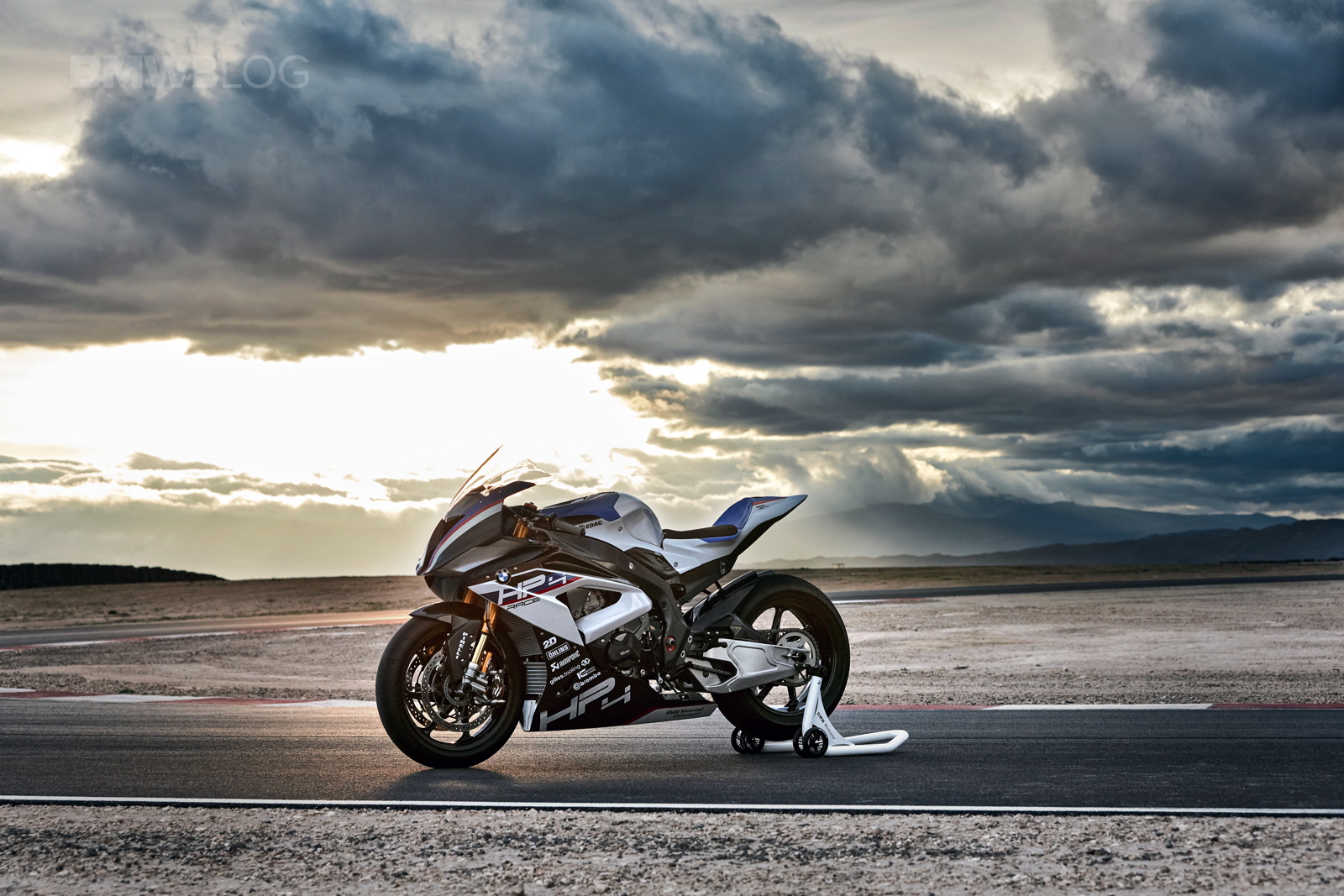 2017-BMW-HP4-17.jpg