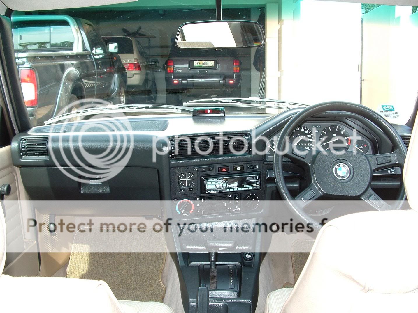 E30dashsmall.jpg