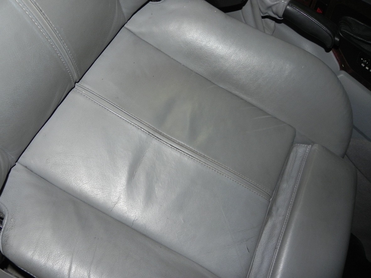 driver seat_52241072.jpg