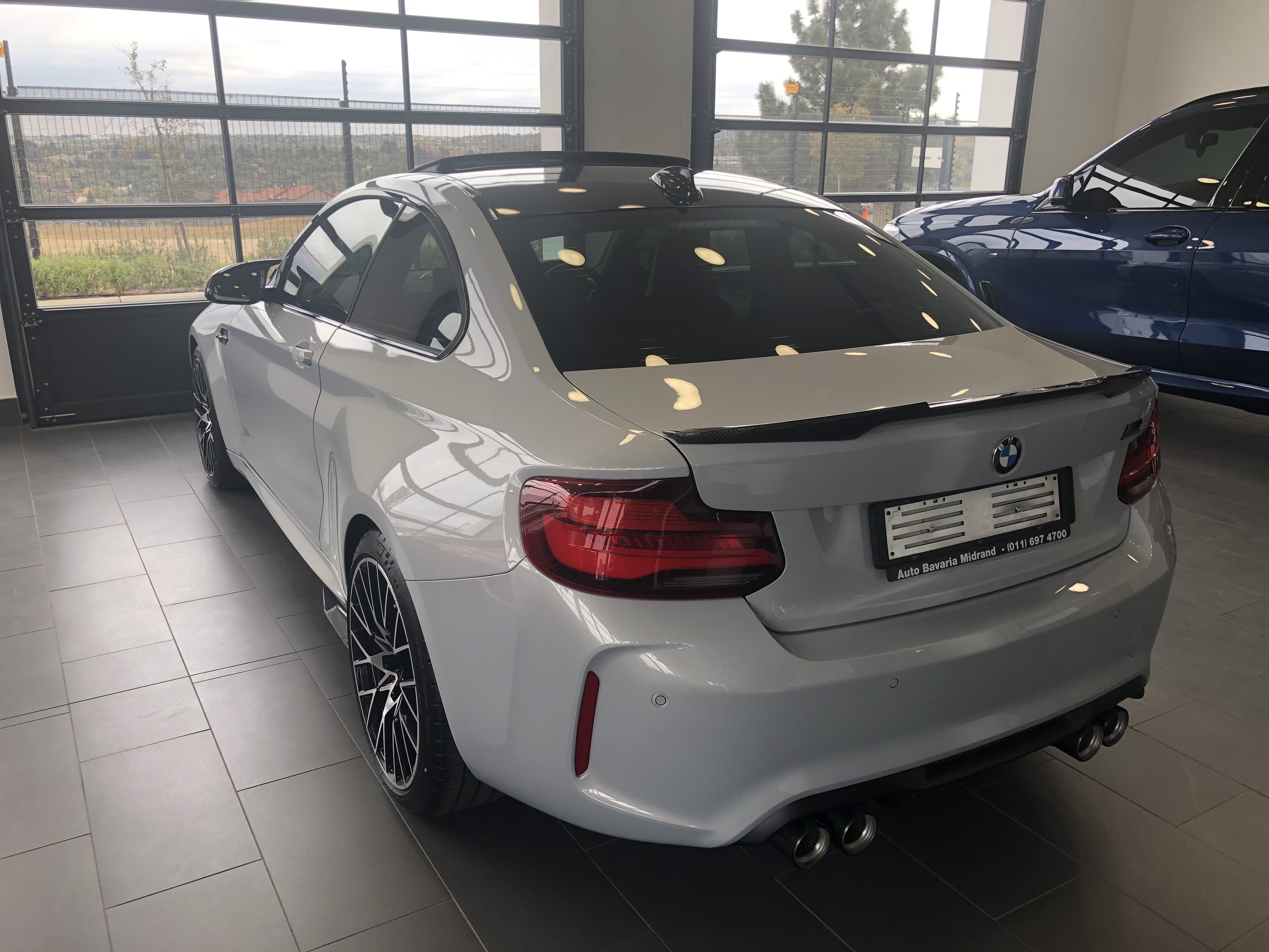 dealer back_311981020.jpg