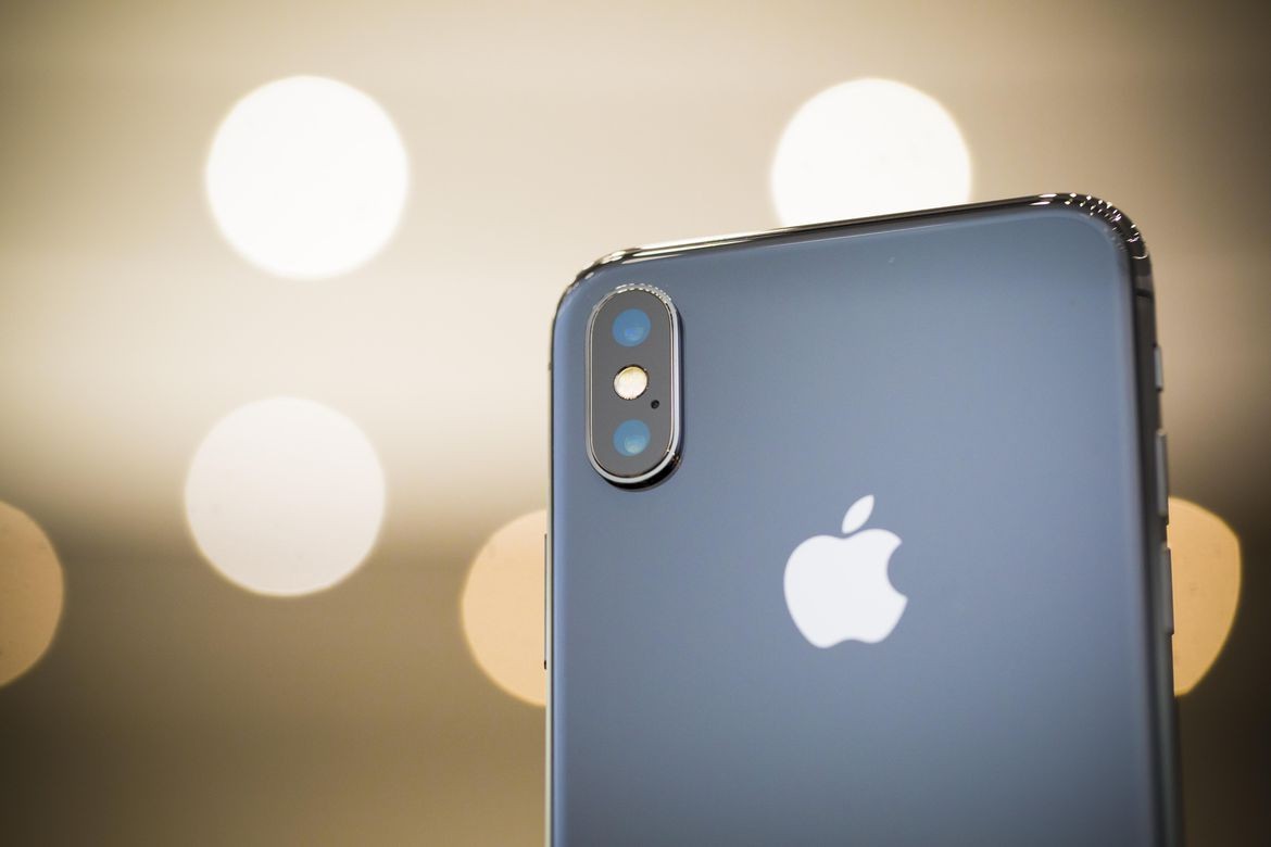 apple-091217-iphone-x3978_7775660892.jpg