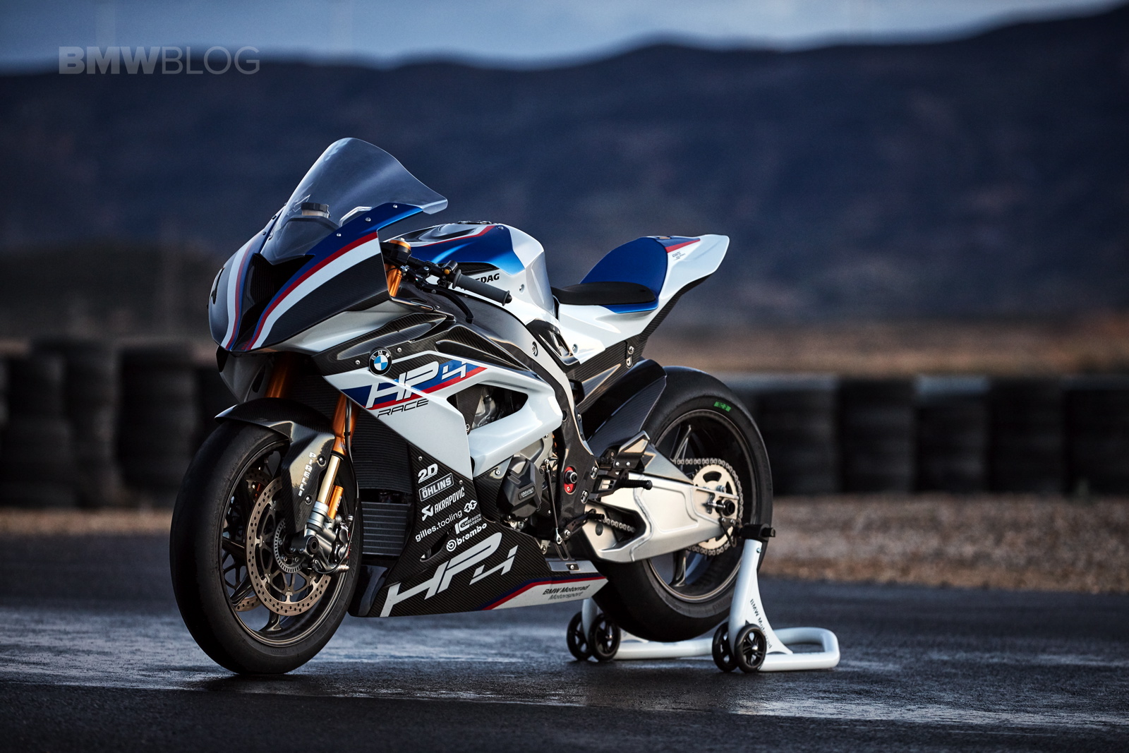 2017-BMW-HP4-15.jpg