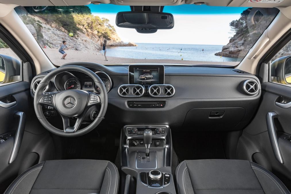 6mercedesxclass_6183066307.jpg