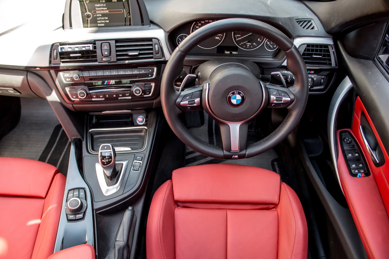 bmw interior4 (large)_8597029866.jpg