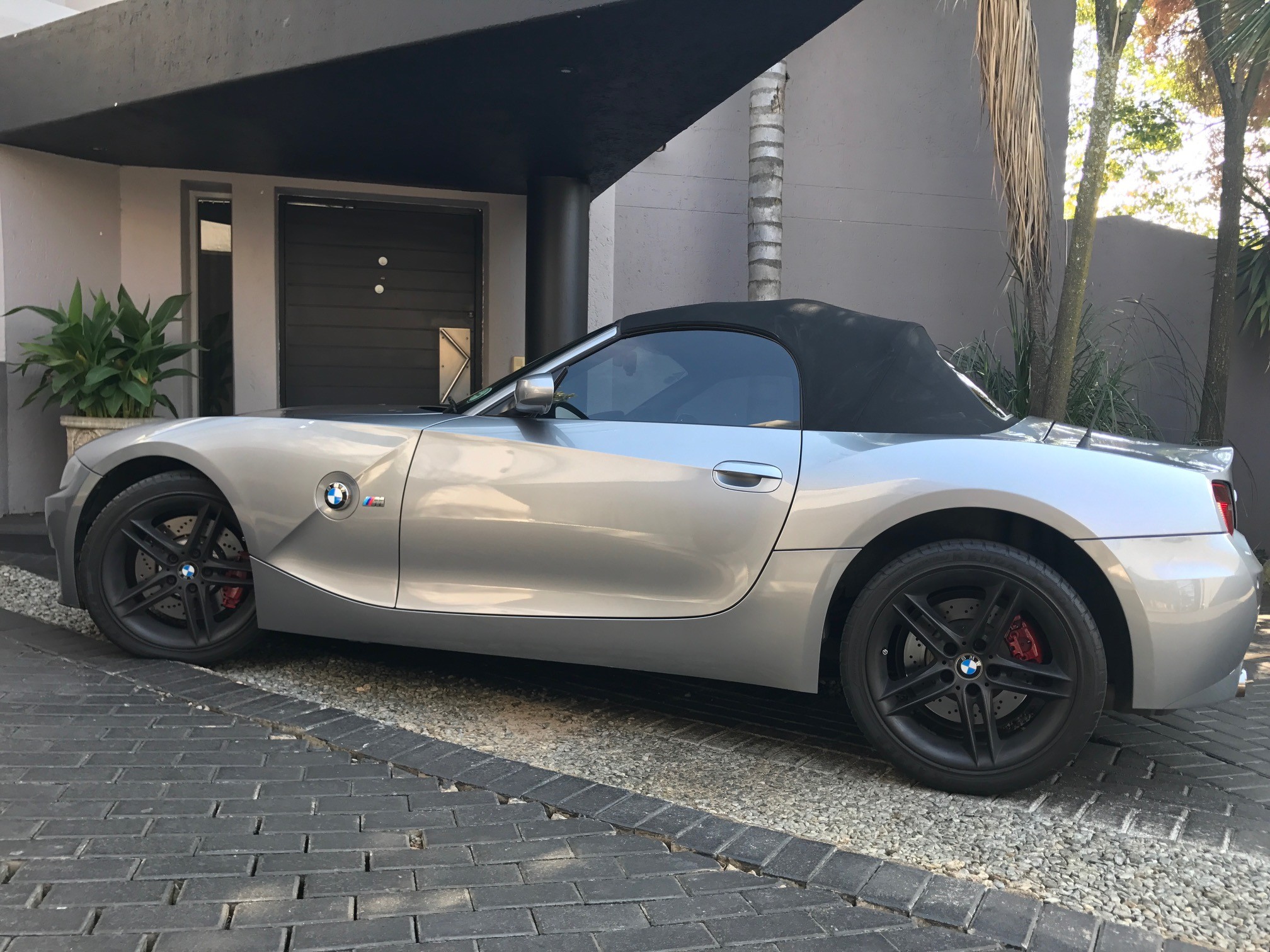 z4m - red cals_3239080538.jpg