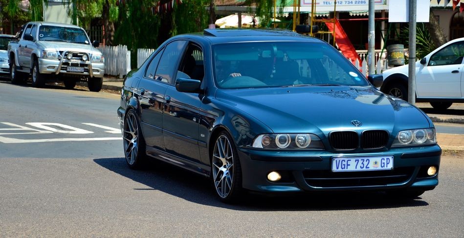 bmw_cullinan_run_15_183403687.jpg