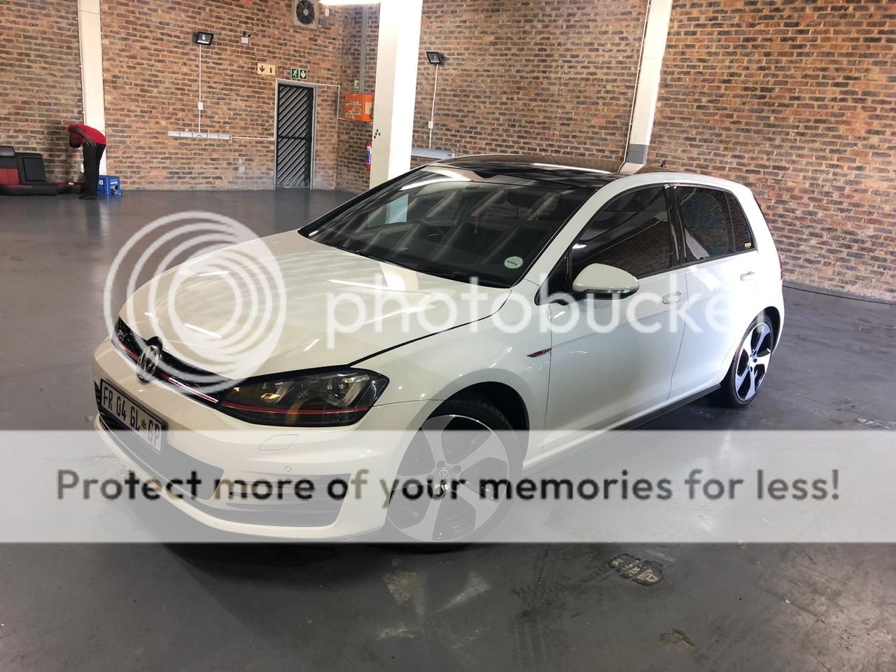 Volkswagen Golf - White Matt wrap