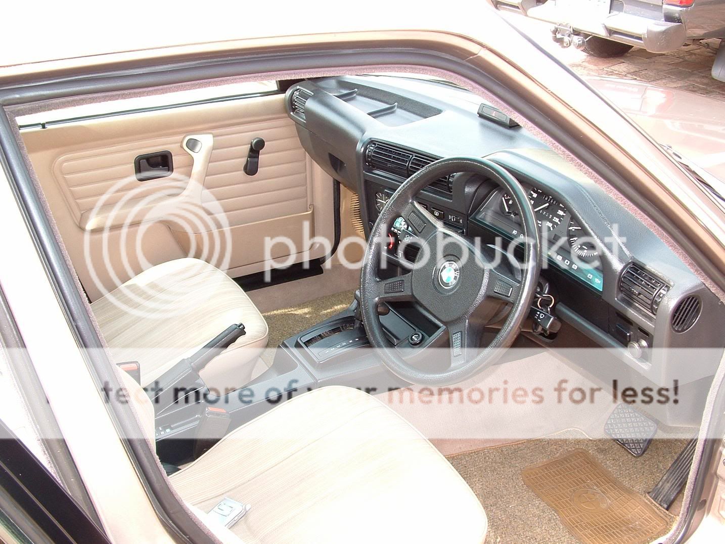 E30interiorsmall.jpg