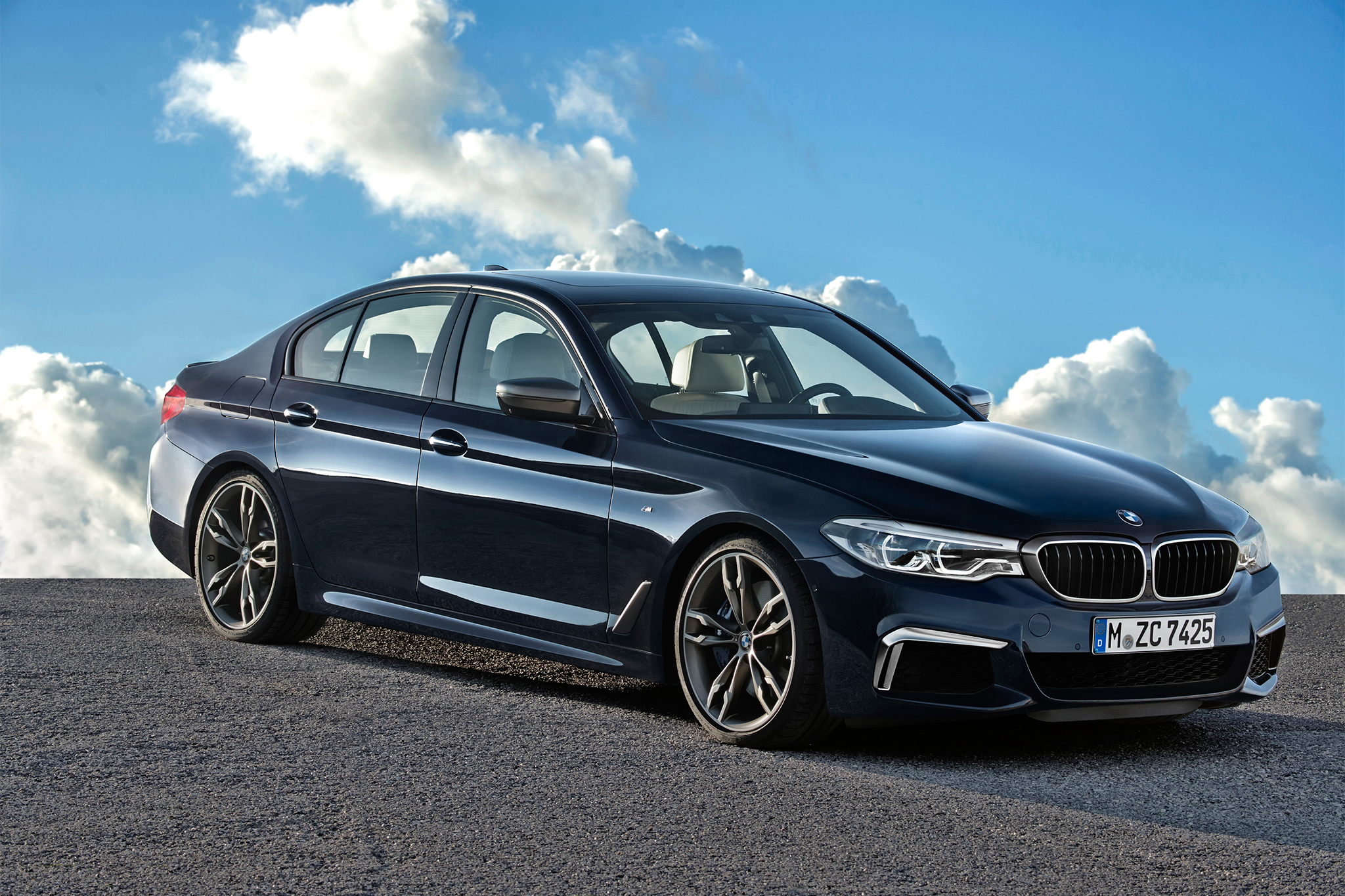 2018-BMW-M550i-xDrive-front-three-quarter-04.jpg