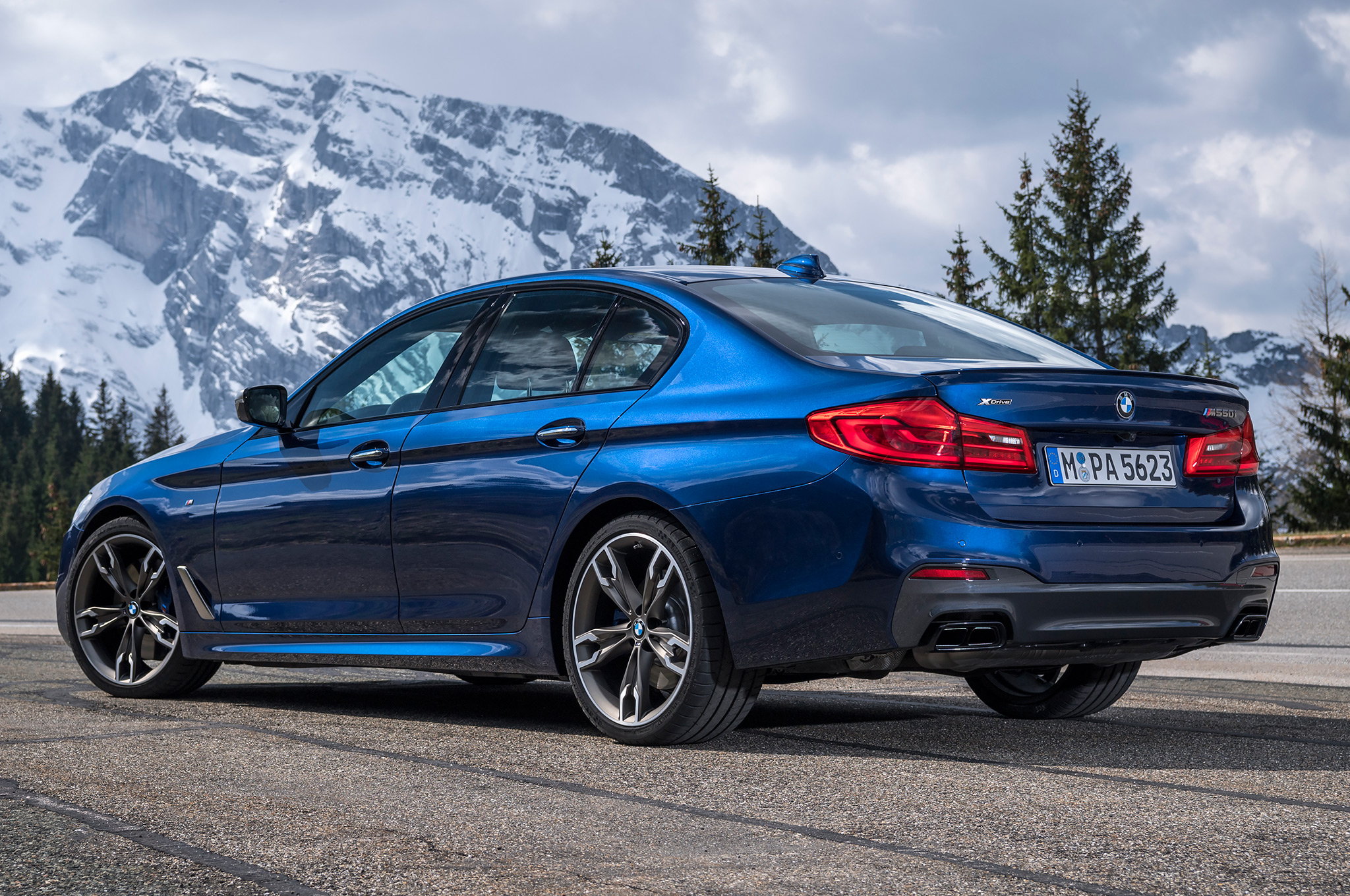 2018-BMW-M550i-xDrive-rear-side-view-with-mountain.jpg